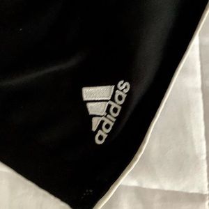 🦋adidas unisex medium shorts